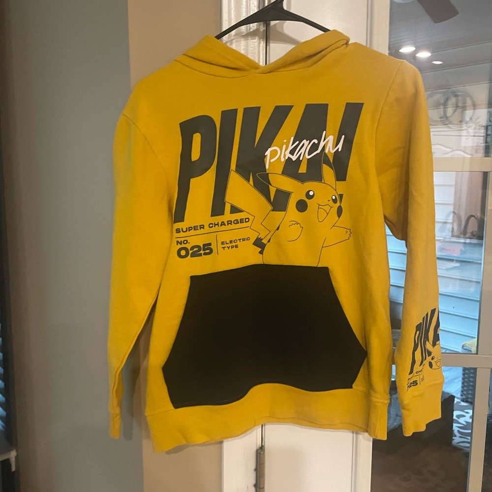 Pokemon Yellow Sweater Boys Size L Pikachu